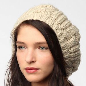 URBAN OUTFITTERS BDG Cable Knit brown Beret.